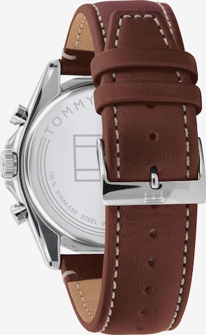 TOMMY HILFIGER Uhr in Braun