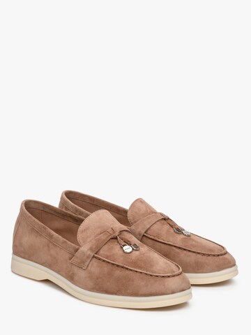 Estro Moccasin '935-2' in Brown: front