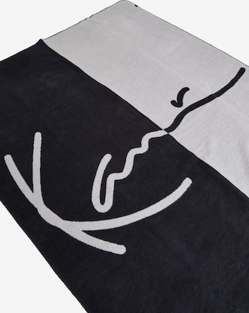 Karl Kani Blankets in Black