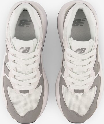 Sneaker bassa '57/40' di new balance in grigio