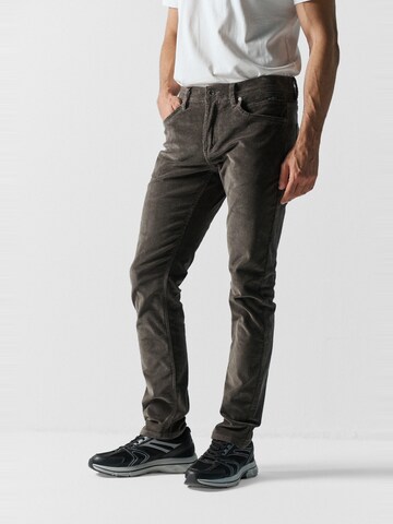 regular Pantaloni di KOROSHI in marrone