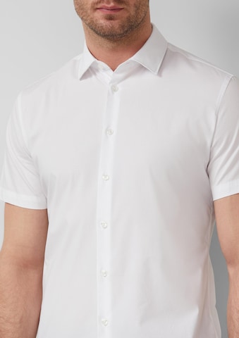 Coupe regular Chemise s.Oliver en blanc