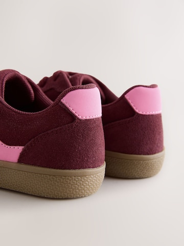 Next Сникърси в червено