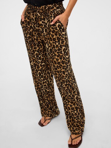 VERO MODA Loose fit Pleat-Front Pants 'VMJesmilo' in Brown