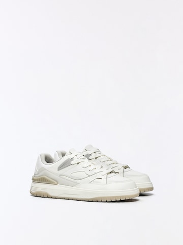 Bershka Sneakersy niskie 'BAMBA STREET' w kolorze biały