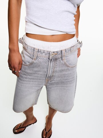 Bershka Baggy Jeans i grå: framsida