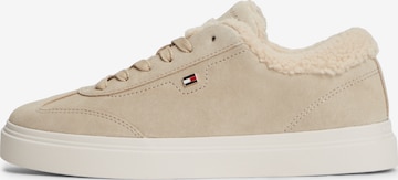 Baskets basses TOMMY HILFIGER en beige : devant