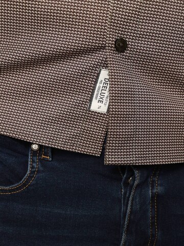 Coupe regular Chemise 'EMPOWER' Deeluxe en gris