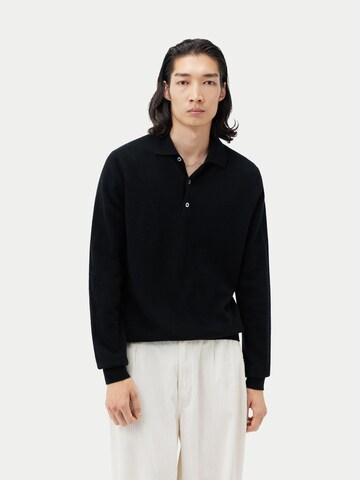GOBI Cashmere Svetr – černá: přední strana