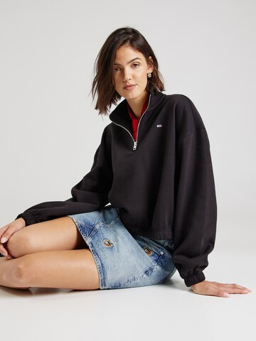 Tommy Jeans Sweatshirt in Black: front