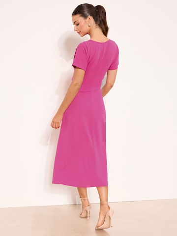 Rochie de la Lipsy pe roz