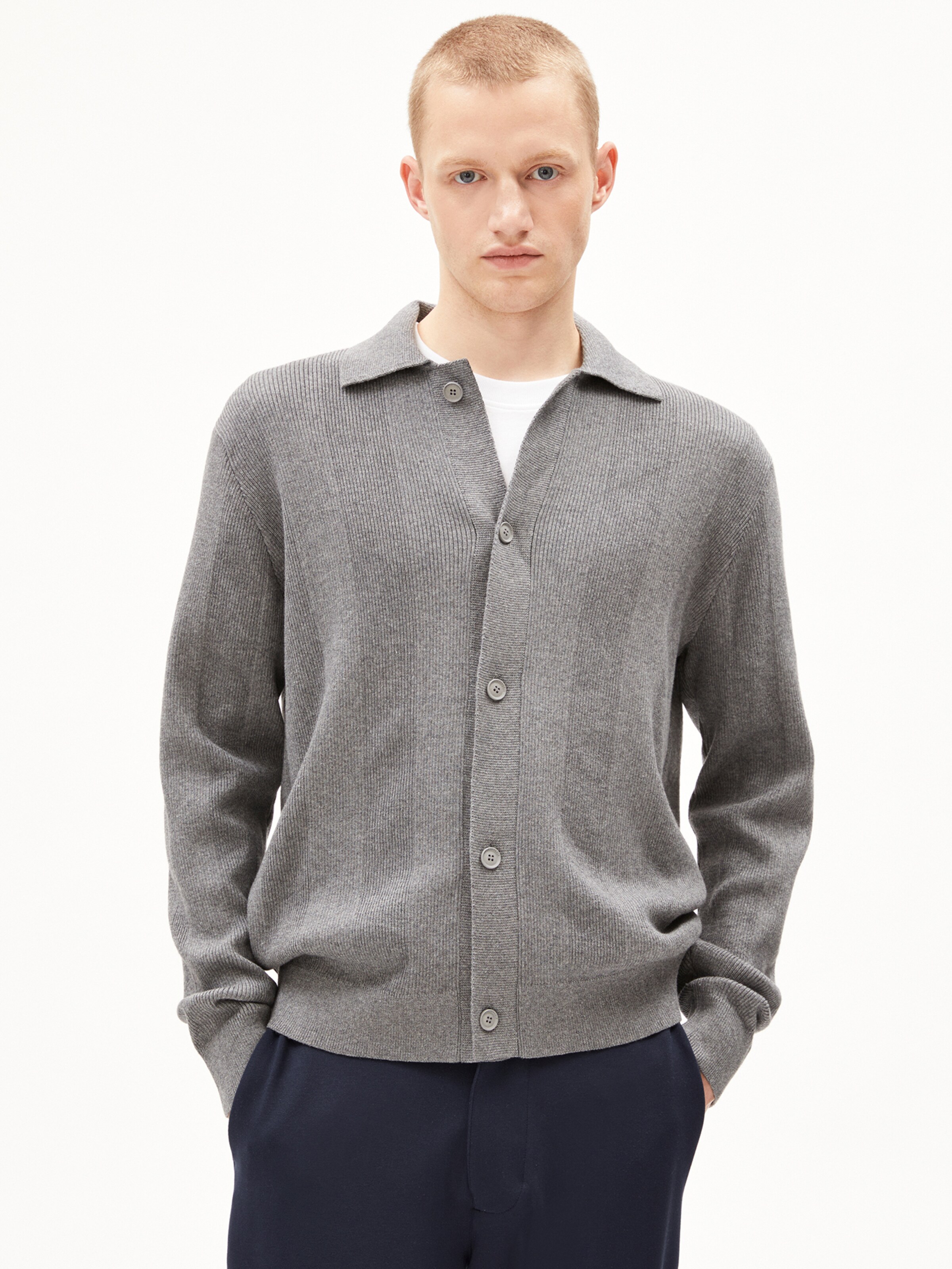 Vestes en maille ' VAALOMES ' ARMEDANGELS en gris : devant