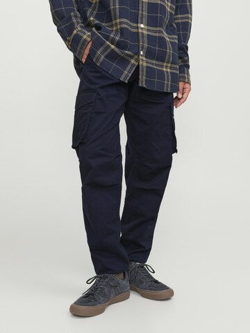 JACK & JONES Tapered Cargo Pants in Blue: front