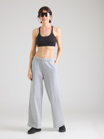 pilka Fabletics Plačios klešnės Sportinės kelnės