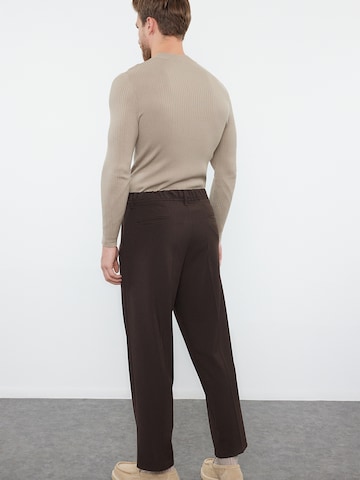 Trendyol - regular Pantalón plisado en marrón