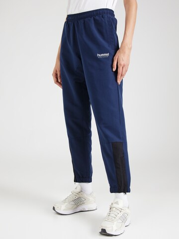 Hummel - Tapered Pantalón deportivo en azul: frente