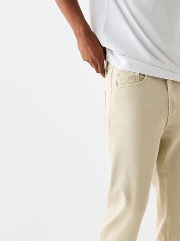 Bershka Regular Jeans in Beige