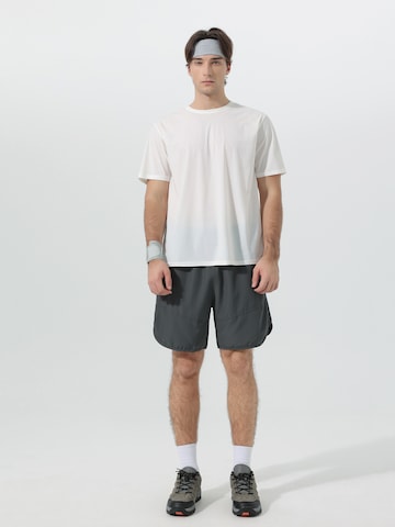 YOUTHUP Performance Shirt 'Hautluft' in White