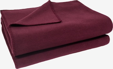 ZOEPPRITZ Blankets in Red: front