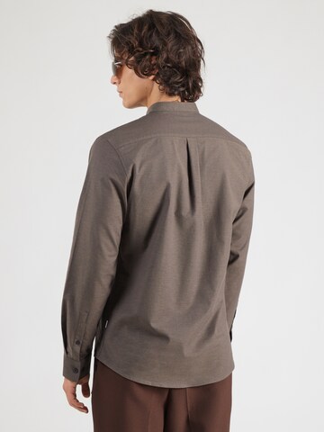 Slim fit Cămașă de la Lindbergh pe maro