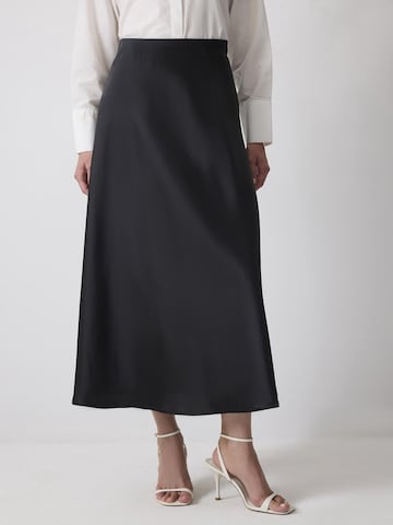 Touche Prive Skirt in Black