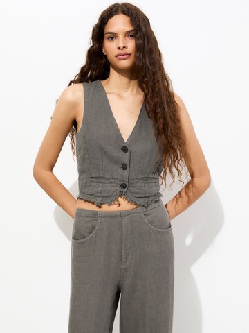 Pull&Bear Vest in Grey: front