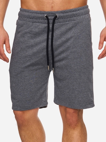 regular Pantaloni '17600' di Tazzio in grigio: frontale