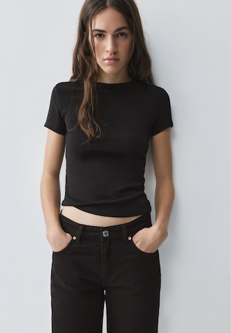 Tricou de la Pull&Bear pe negru: față