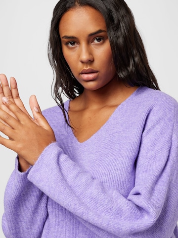 Vero Moda Curve - Pullover 'Lefile' em roxo