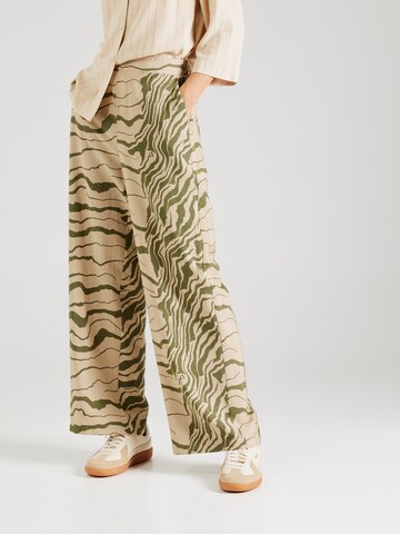 ONLY Loose fit Trousers in Green: front