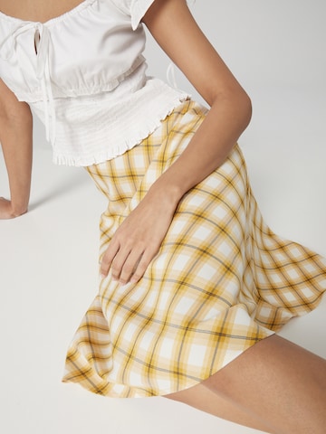 Bella x ABOUT YOU Skirt 'Fanny' in Yellow