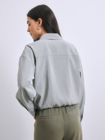 Next - Blusa en gris