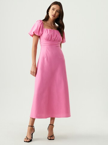 Sável Dress 'DIAZ' in Pink: front