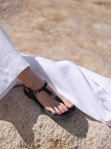 Infradito '010-3' di Estro in nero