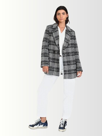 THE-ARE Between-seasons coat in Black