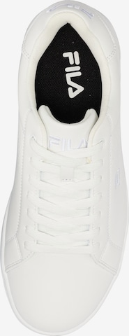 Baskets basses 'CROSSCOURT' FILA en blanc