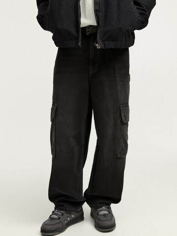 Pull&Bear Wide leg Cargojeans i svart: framsida