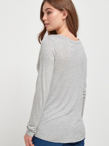 Next Shirt in Grau