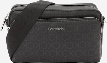 Calvin Klein Skuldertaske i sort: forside