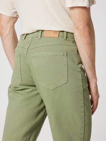 Regular Pantalon 'Torben' ABOUT YOU x Kevin Trapp en vert