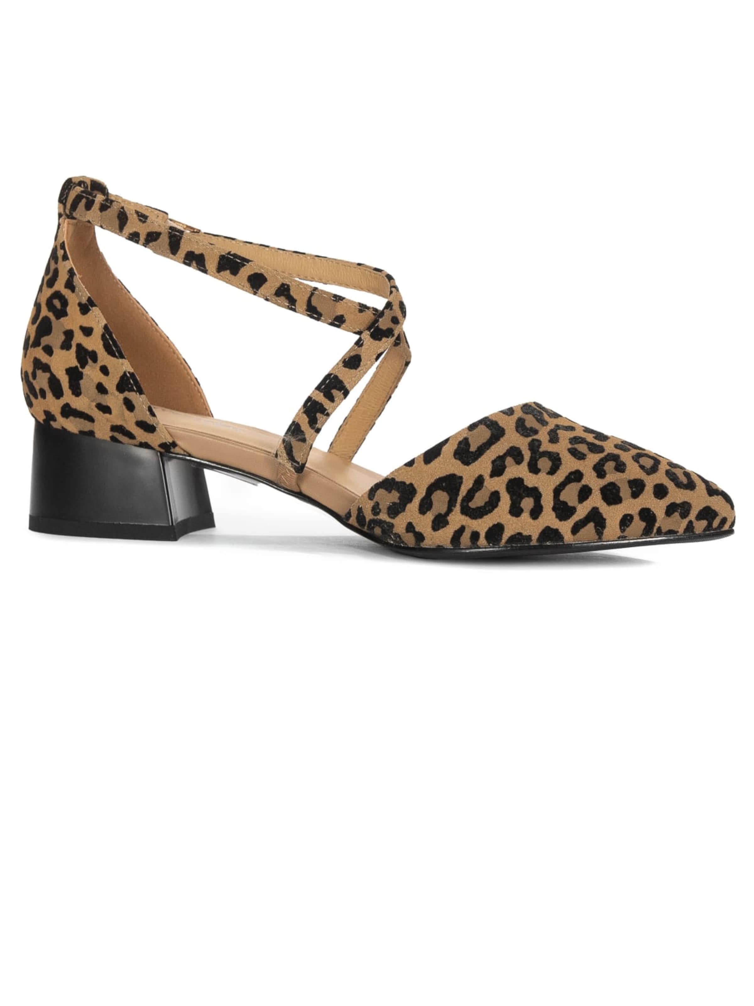 Maciejka Sandals in Beige