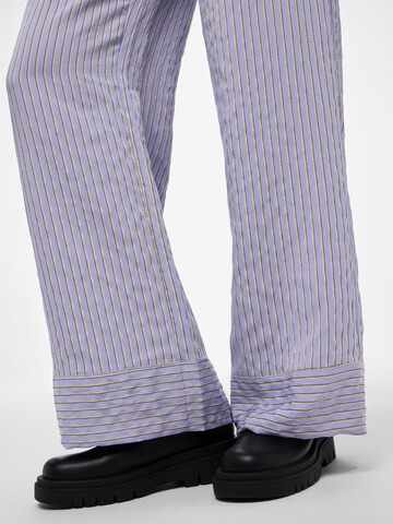 PIECES Wide Leg Hose 'PCFubbi' in Lila