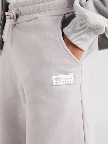 ALPHA INDUSTRIES Regular Shorts in Grau