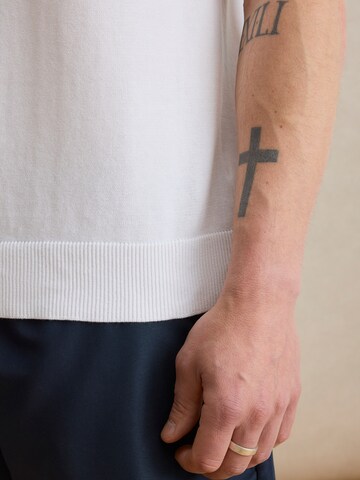 DAN FOX APPAREL Футболка 'Matteo' в Белый