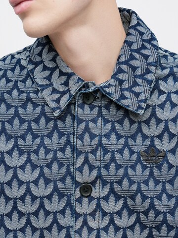 ADIDAS ORIGINALS Regular Fit Overgangsjakke i blå