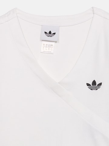 ADIDAS ORIGINALS - Camiseta en blanco