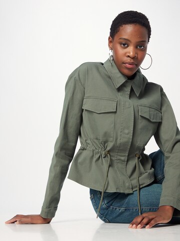 ABOUT YOU Between-season jacket 'Sari' in Green