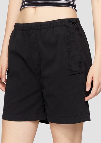 QS Regular Broek in Zwart: voorkant