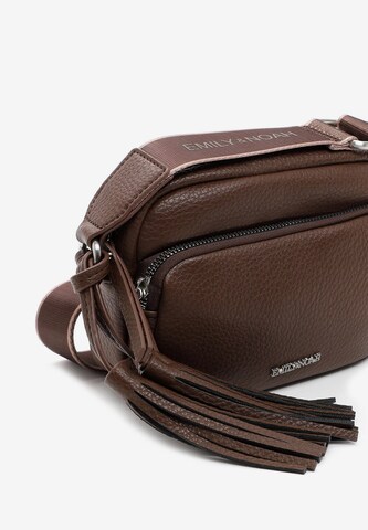 Emily & Noah Crossbody Bag 'Nadine' in Brown