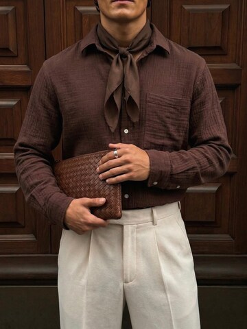 Kleidermafia Shirt in Bruin